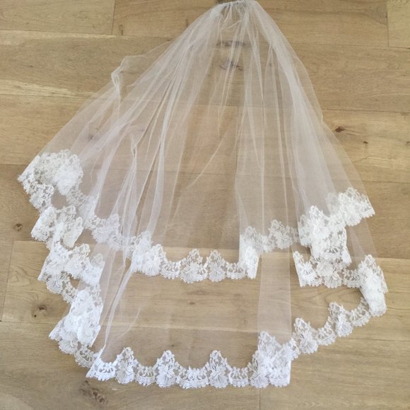 Nina 'Duchess' Wedding Veil - Picture 2 of 6